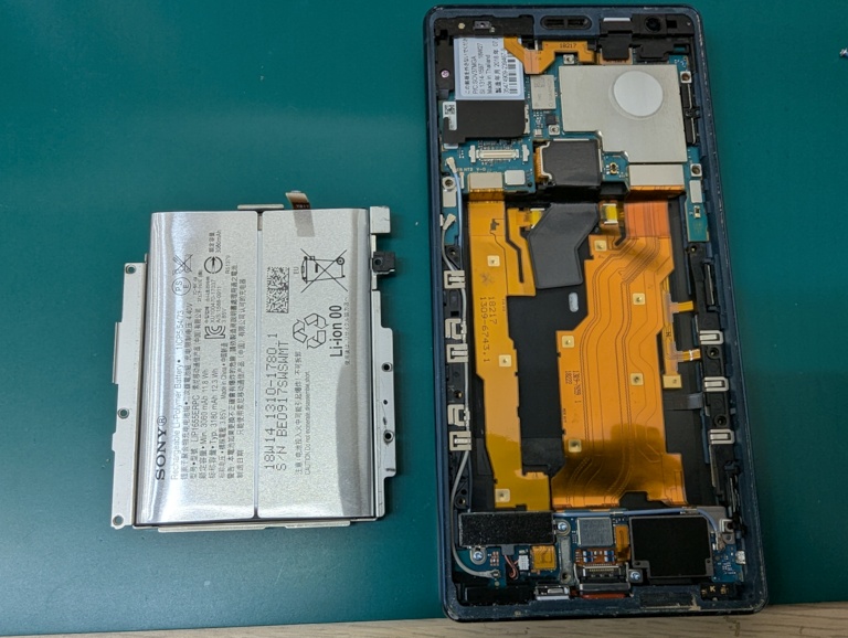 Xperia XZ2のバッテリー交換修理を行いました！スマホ修理工房富山グリーンモール山室店